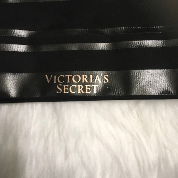 NWT Victoria Secret large zippered tote - Picture 3 of 6